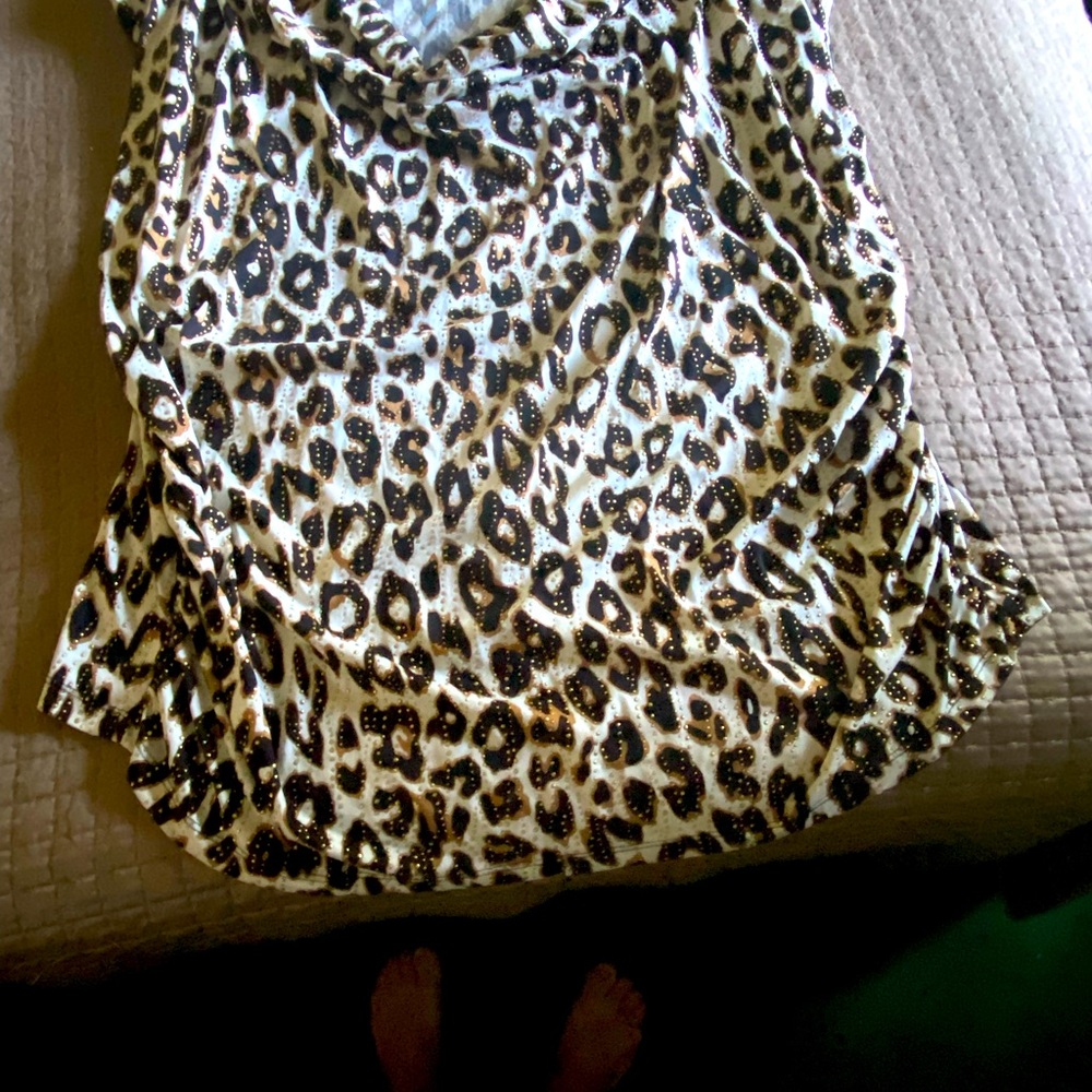Sleeveless animal print top.